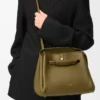 Mittlere Madrid-Tasche aus geschmeidigem Kalbsleder in Olive