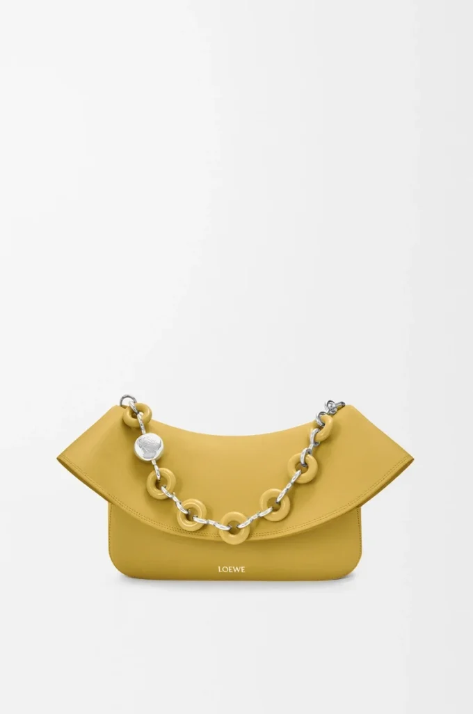 Mittlere Ola-Tasche aus glattem Kalbsleder in Ginger