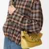 Mittlere Ola-Tasche aus glattem Kalbsleder in Ginger