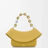 Mittlere Ola-Tasche aus glattem Kalbsleder in Ginger