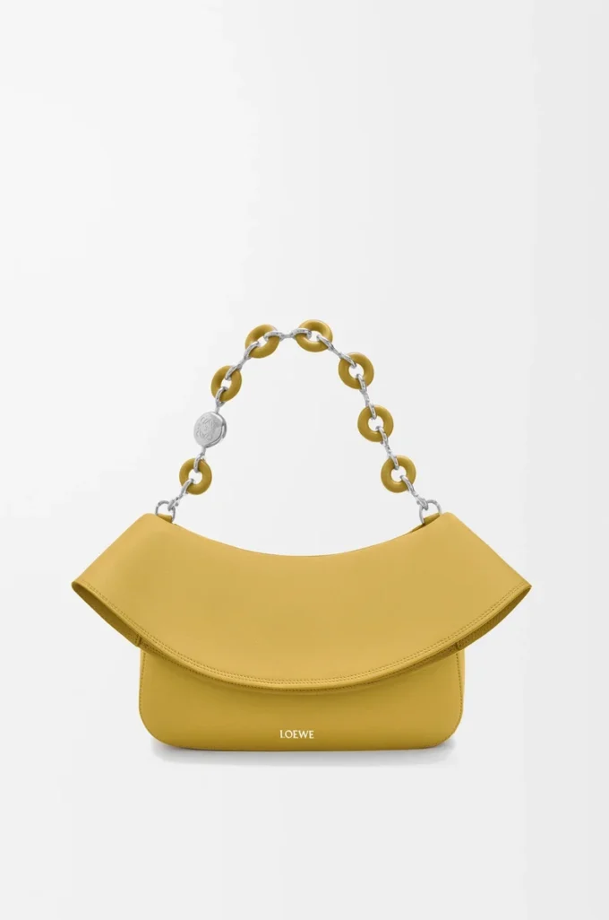 Mittlere Ola-Tasche aus glattem Kalbsleder in Ginger