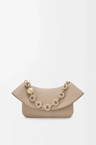 Mittlere Ola-Tasche aus glattem Kalbsleder Sand