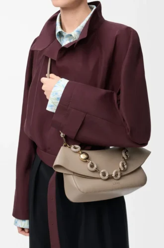 Mittlere Ola-Tasche aus glattem Kalbsleder Sand