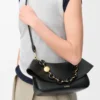 Mittlere Ola-Tasche aus glattem Kalbsleder Schwarz