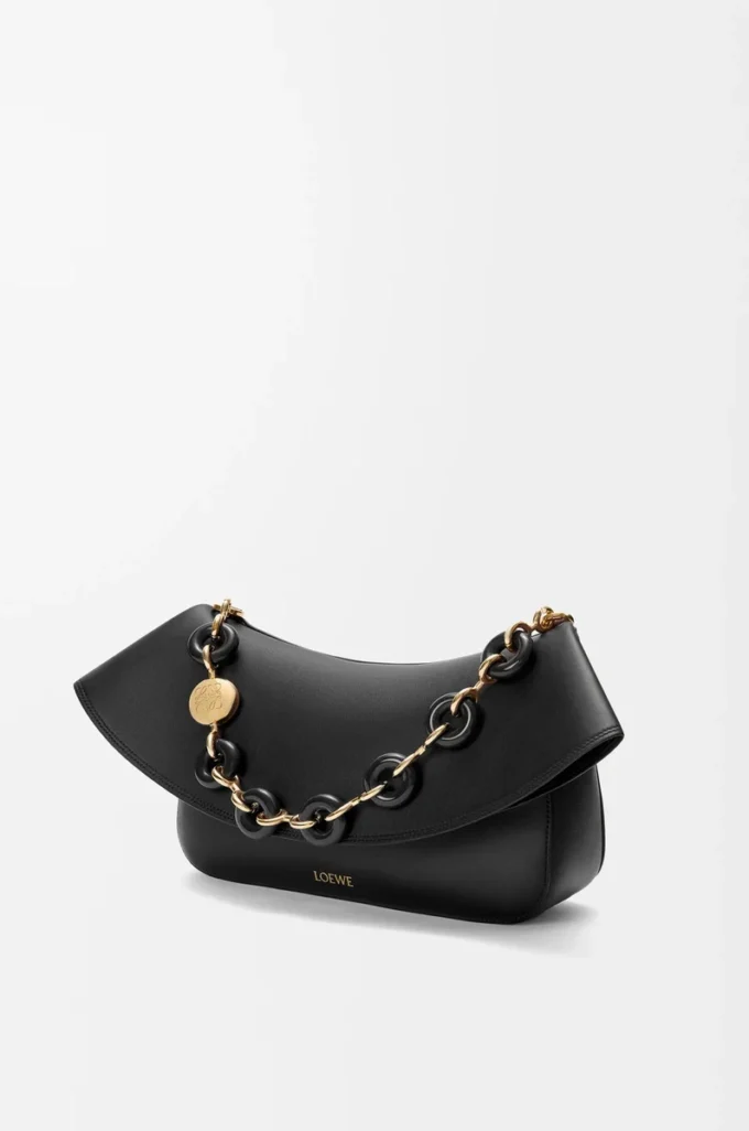 Mittlere Ola-Tasche aus glattem Kalbsleder Schwarz