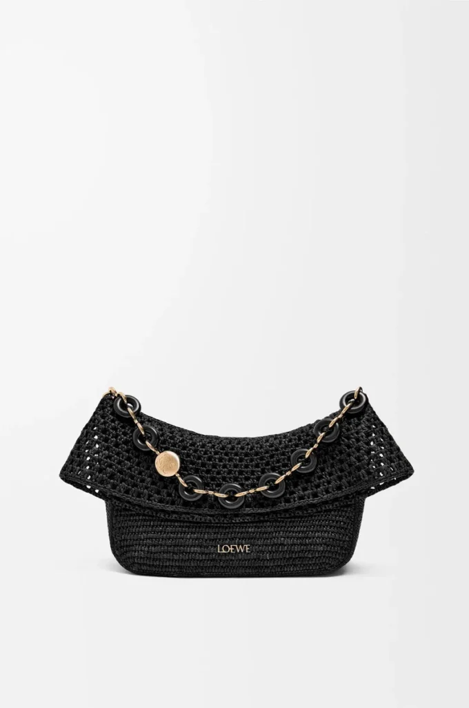 Mittlere Ola-Tasche aus Raffia und Kalbsleder in Schwarz