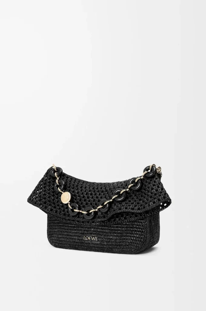 Mittlere Ola-Tasche aus Raffia und Kalbsleder in Schwarz
