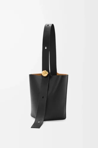 Mittlere Pebble-Beuteltasche aus glattem Kalbsleder in Schwarz