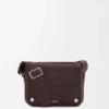 Mittlere Pebble Messenger Bag aus geschmeidigem genarbtem Kalbsleder in Oxblood