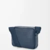 Mittlere Pebble Messenger Bag aus geschmeidigem genarbtem Kalbsleder Indigo Dye
