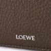 Mittlere Pebble Messenger Bag aus geschmeidigem genarbtem Kalbsleder Tundra