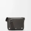 Mittlere Pebble Messenger Bag aus glattem Kalbsleder in Dunkelgrau