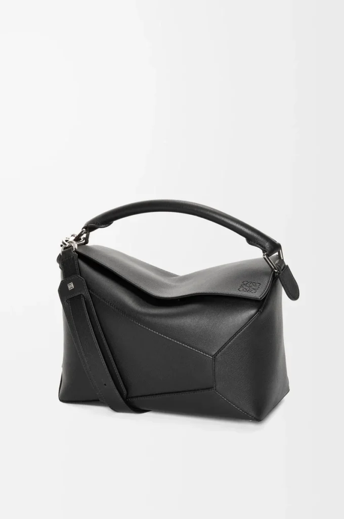 Mittlere Puzzle Edge Tasche aus klassischem Kalbsleder in Schwarz