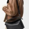 Mittlere Puzzle Edge Tasche aus klassischem Kalbsleder in Schwarz