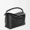 Mittlere Puzzle Edge Tasche aus klassischem Kalbsleder in Schwarz