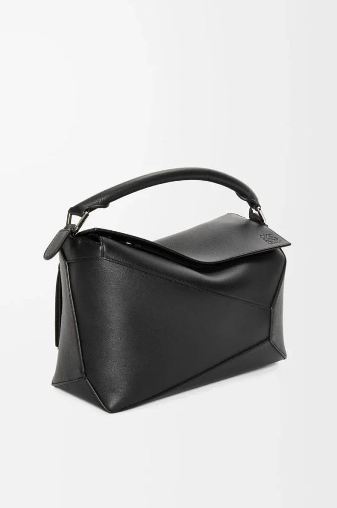 Mittlere Puzzle Edge Tasche aus klassischem Kalbsleder in Schwarz