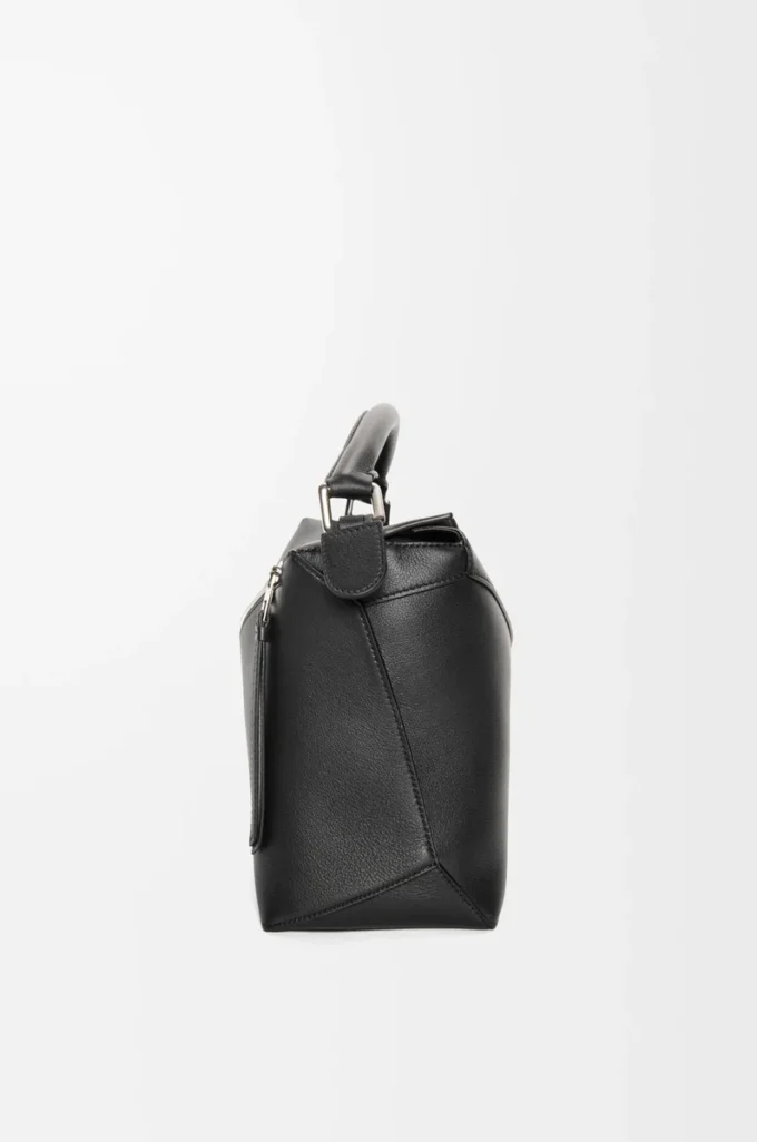 Mittlere Puzzle Edge Tasche aus klassischem Kalbsleder in Schwarz
