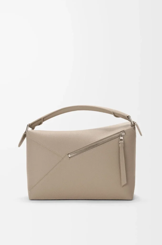 Mittlere Puzzle Edge Tasche aus weichem genarbtem Kalbsleder in Clay