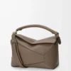 Mittlere Puzzle Edge Tasche aus weichem genarbtem Kalbsleder Taupe