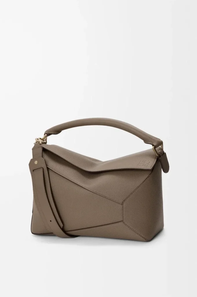 Mittlere Puzzle Edge Tasche aus weichem genarbtem Kalbsleder Taupe