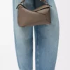 Mittlere Puzzle Edge Tasche aus weichem genarbtem Kalbsleder Taupe