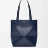 Mittlere Puzzle Fold-Tasche aus glänzendem Kalbsleder in Abyss Blue