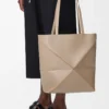 Mittlere Puzzle Fold-Tasche aus glänzendem Kalbsleder in Sand