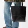Mittlere Puzzle Fold-Tasche aus glänzendem Kalbsleder in Schwarz