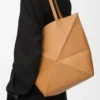 Mittlere Puzzle Fold-Tasche aus glänzendem Kalbsleder in Warm Desert