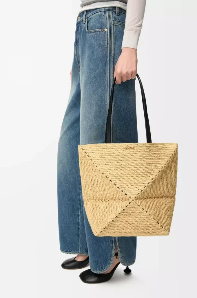 Mittlere Puzzle Fold-Tasche aus Raffia in Natur