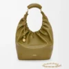 Mittlere Squeeze-Tasche aus weichem Nappalammleder in Oliv
