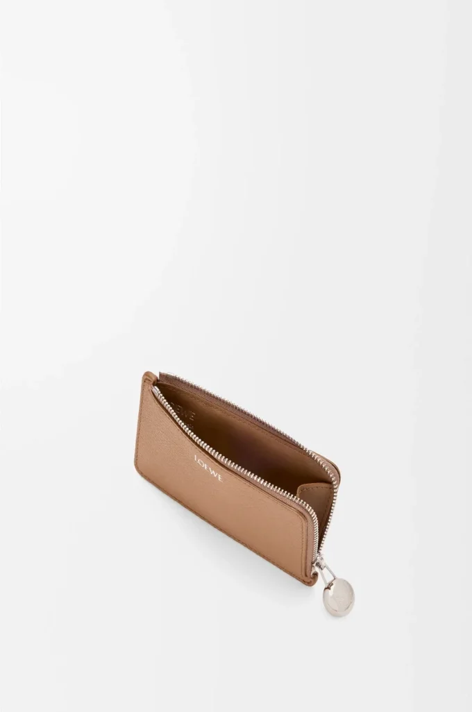Münz-Kartenetui aus pebble-genarbtem Kalbsleder in Mocha