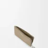 Münzkartenetui aus pebble-genarbtem Kalbsleder in Clay