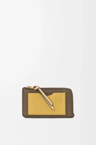 Münzkartenetui aus weichem genarbtem Kalbsleder in Dunkelkhaki-Grün/Ingwer