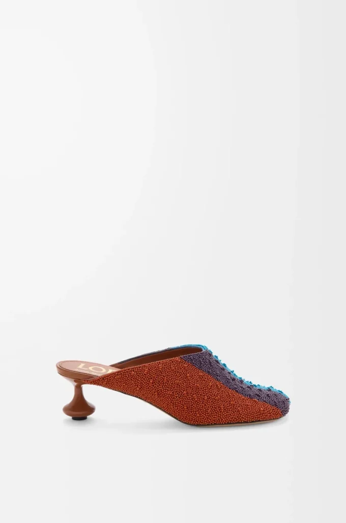 Mule aus besticktem Canvas in Caramel/Bright Green