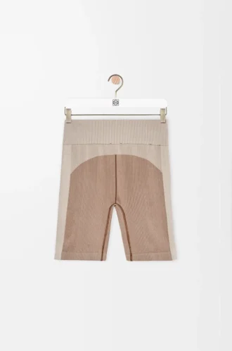 Nahtlose Shorts aus technischem Jersey in Elfenbein