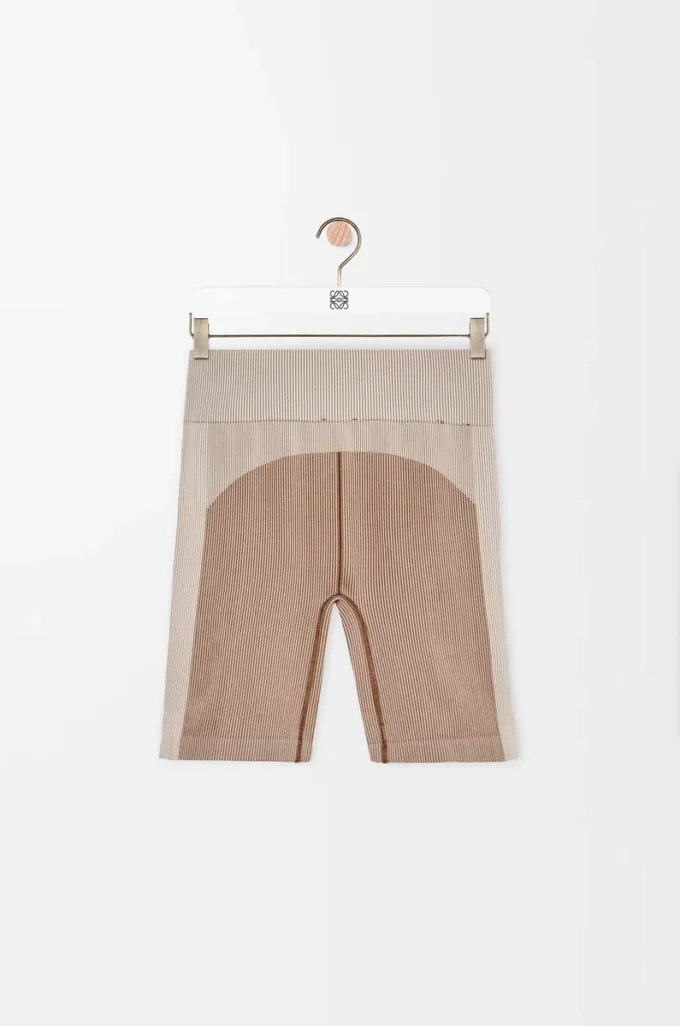 Nahtlose Shorts aus technischem Jersey in Elfenbein