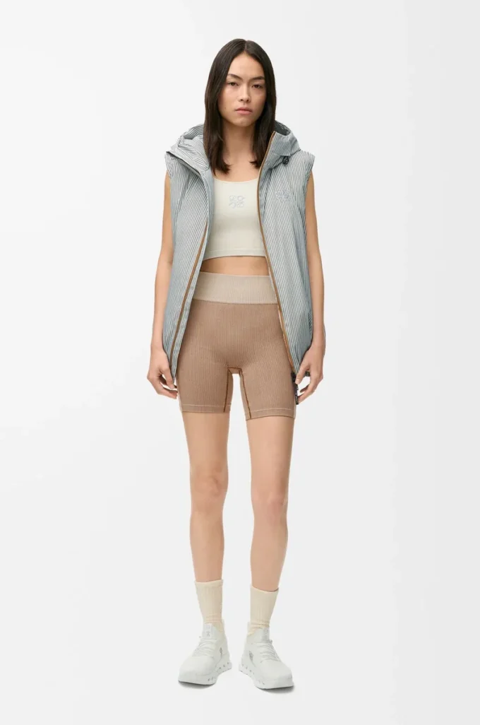 Nahtlose Shorts aus technischem Jersey in Elfenbein
