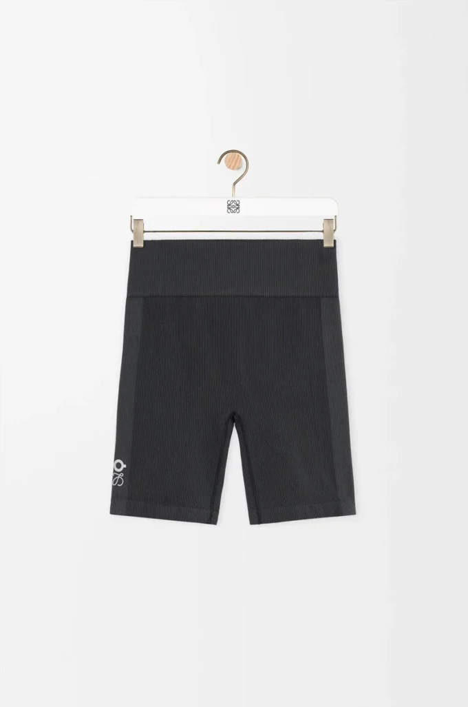 Nahtlose Shorts aus technischem Jersey in Schwarz