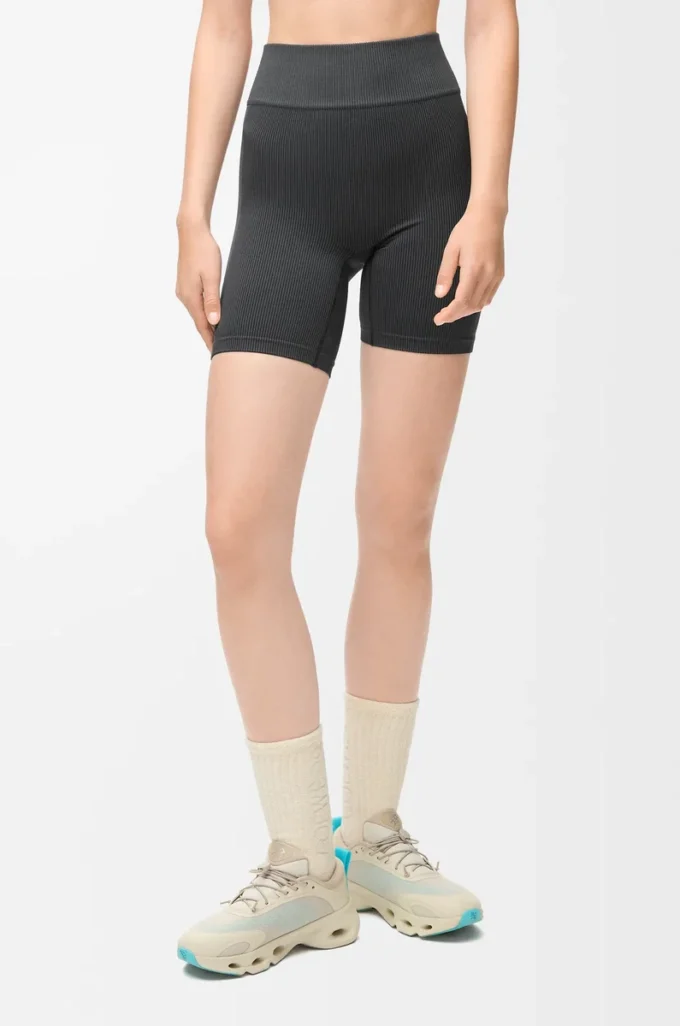 Nahtlose Shorts aus technischem Jersey in Schwarz