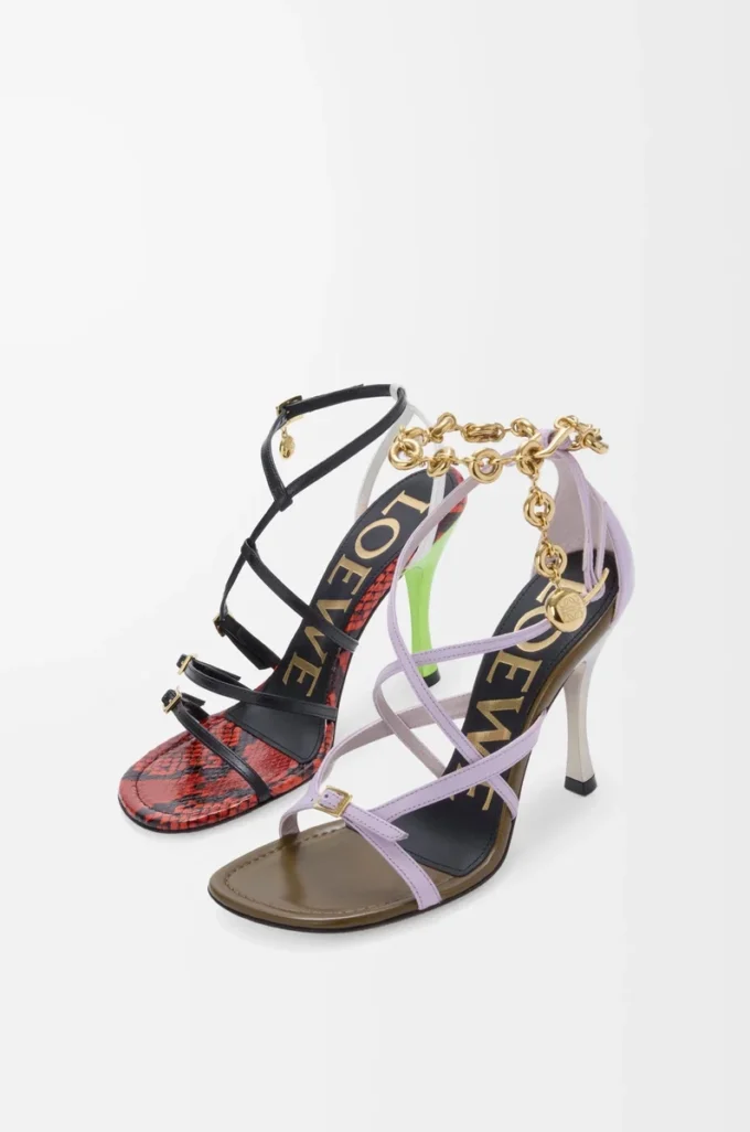 Neue Comic-Sandale aus gemischtem Leder in Multicolor