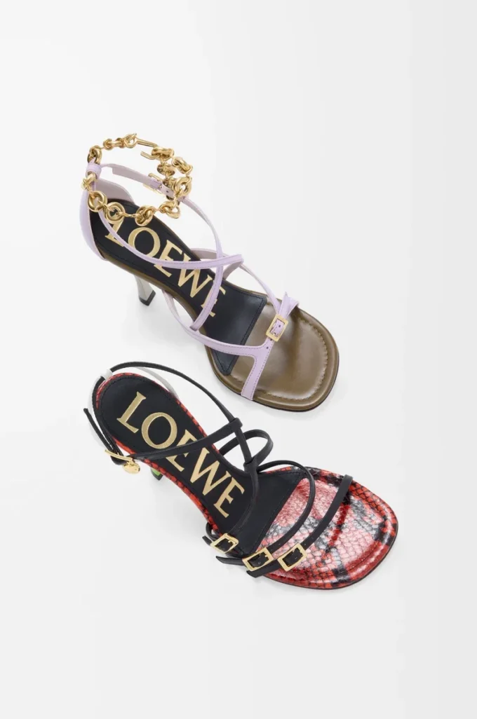 Neue Comic-Sandale aus gemischtem Leder in Multicolor