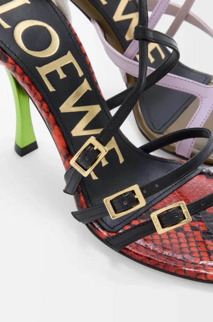 Neue Comic-Sandale aus gemischtem Leder in Multicolor