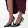 Neue Comic-Slingback-Pumps aus gemischtem Leder in Schwarz
