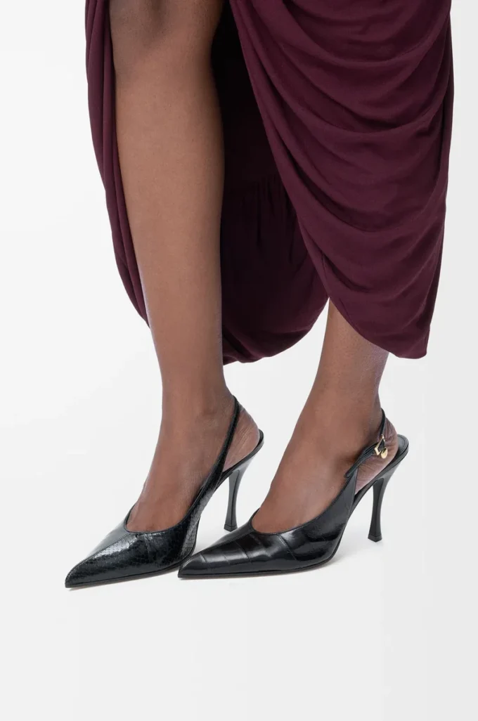 Neue Comic-Slingback-Pumps aus gemischtem Leder in Schwarz