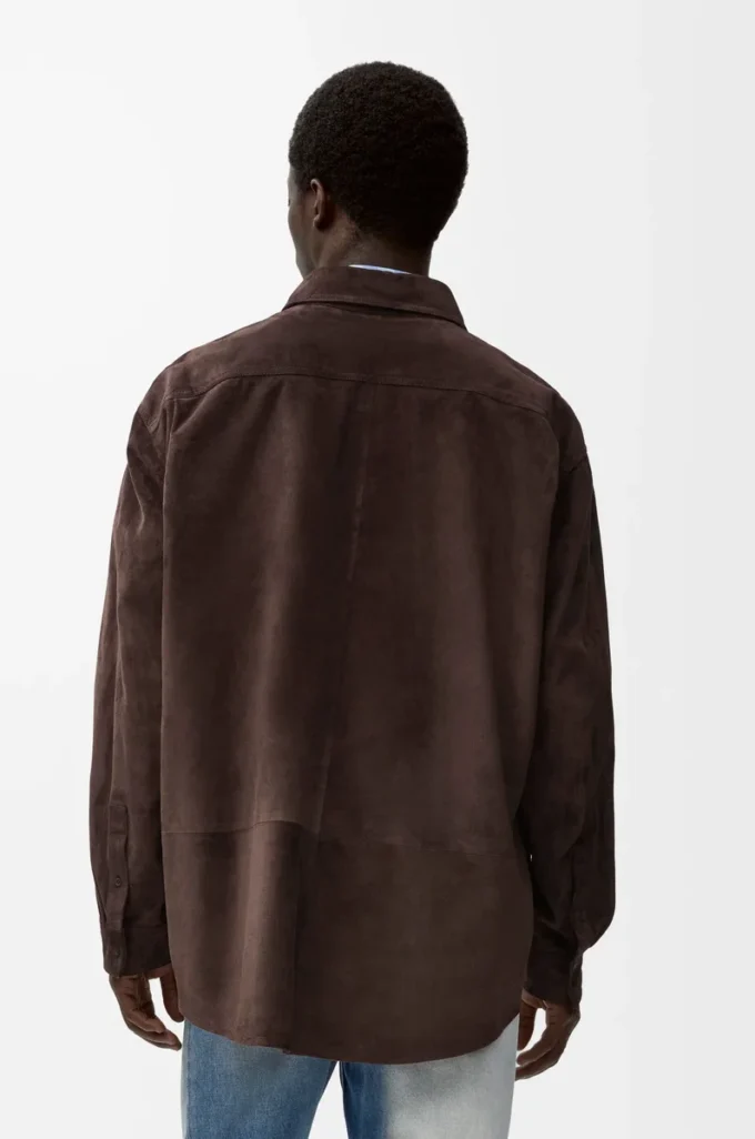 Overshirt aus dunkelbraunem Kalbswildleder