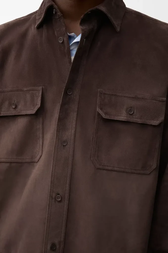 Overshirt aus dunkelbraunem Kalbswildleder