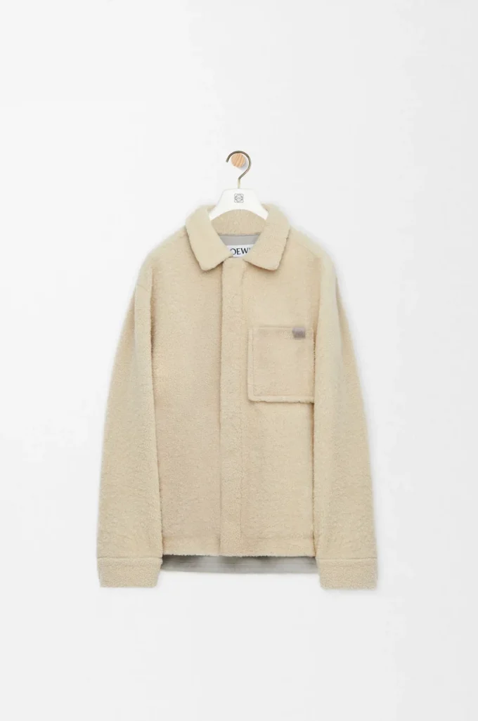 Overshirt aus Lammfell in Hellgrau
