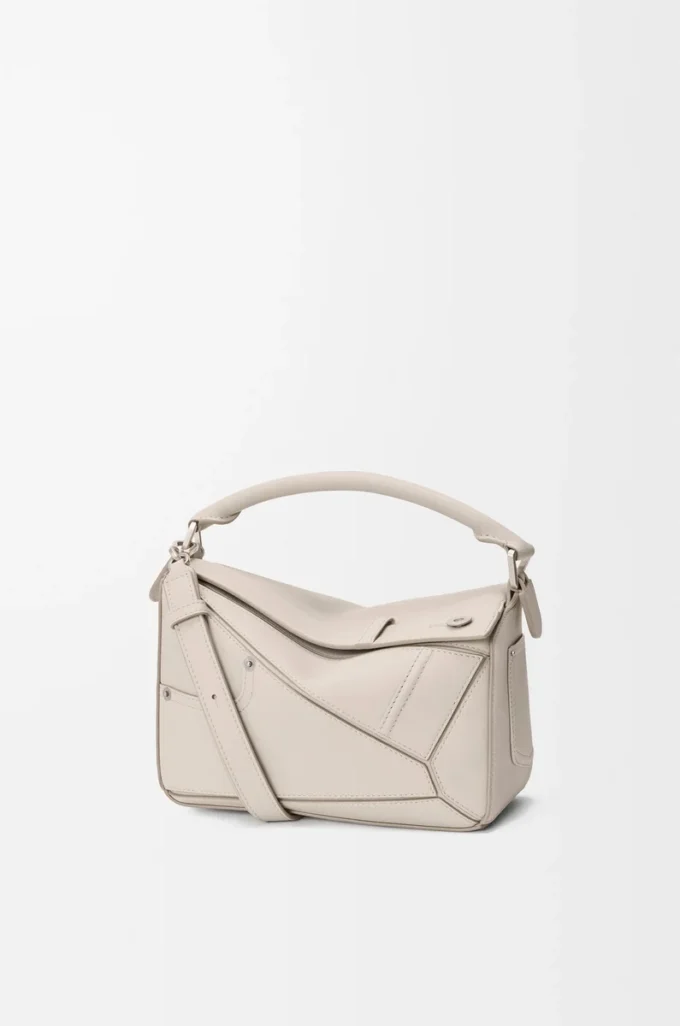 Panta kleine Puzzle-Tasche aus glänzendem Kalbsleder in Light Ghost