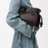 Panta Medium Flamenco Clutch aus glänzendem Kalbsleder in Vintage Brown